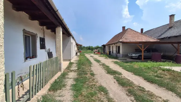 Eladó családi ház, Forró 2 szoba 99 m² 21.99 M Ft