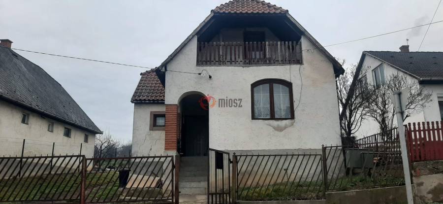 eladó családi ház, Forró